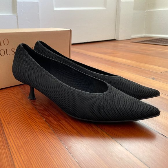 Vivaia Pointed Toe Kitten Heels Black Sz 38 (US 7.5) - Picture 1 of 6